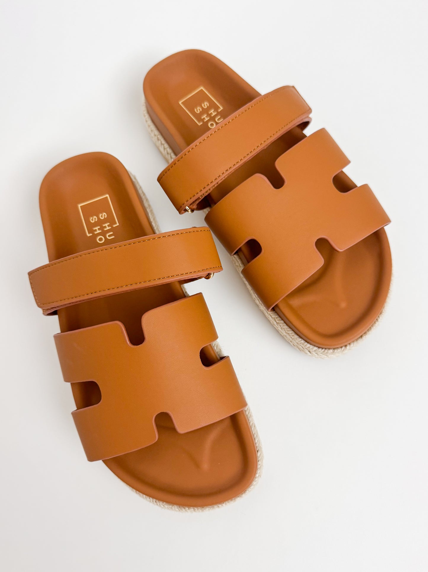 Izzy Sandal