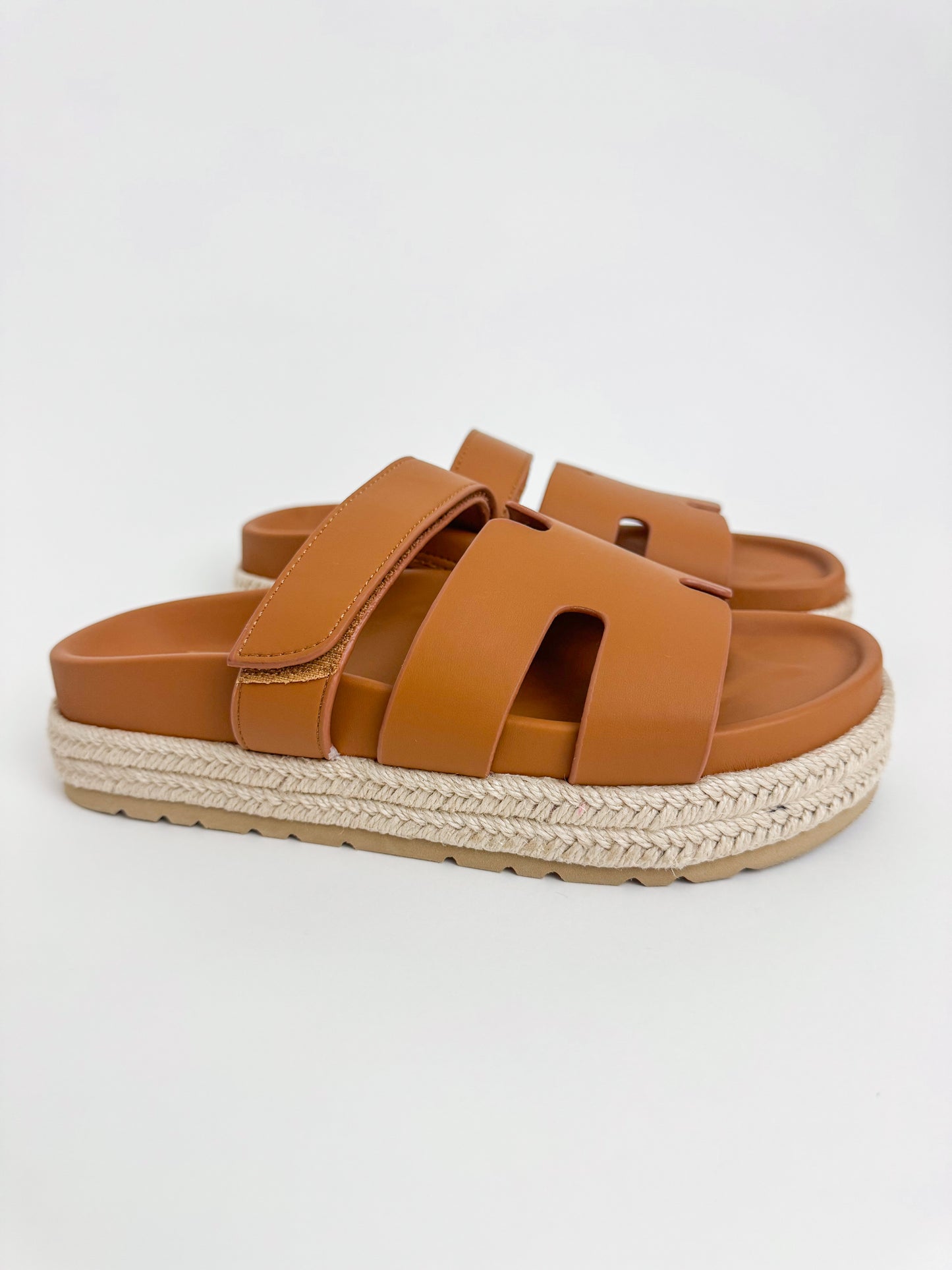 Izzy Sandal