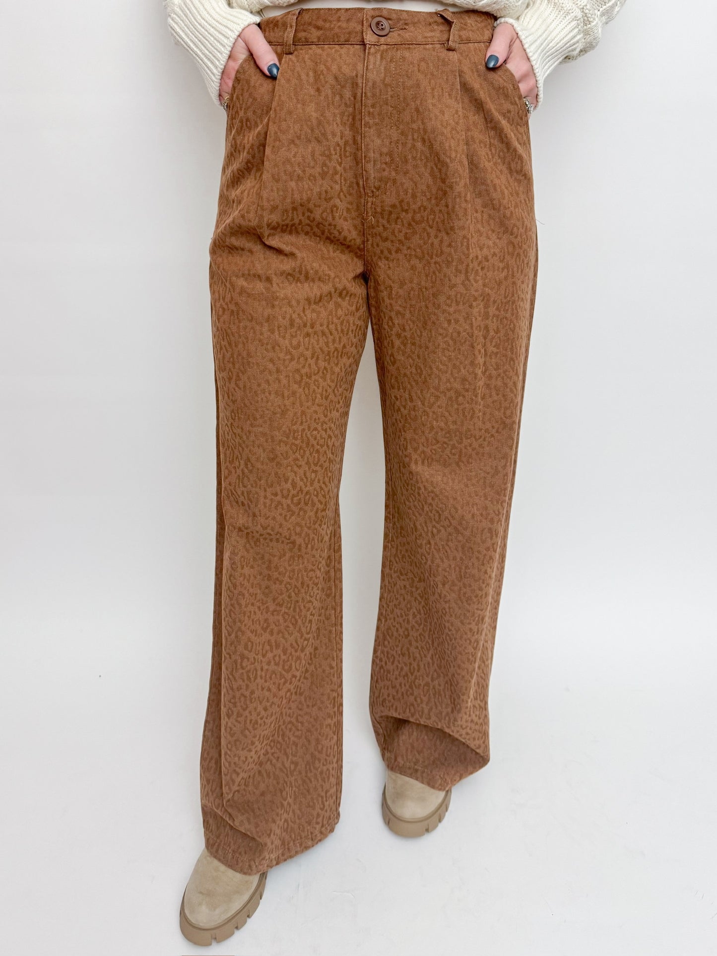 Barista Rose Pleated Pant