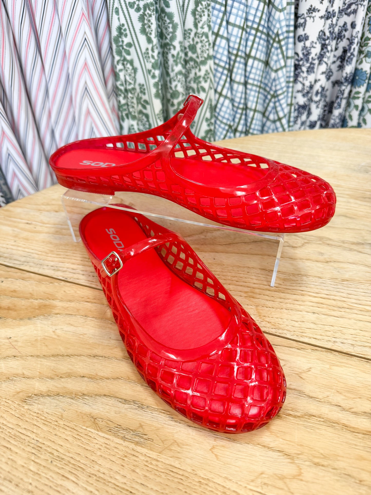 Bruce Jelly Flat