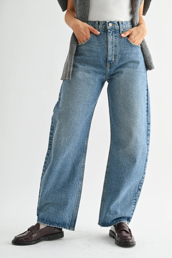 The Classic Barrel Jean Med. Denim